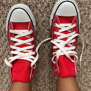 Red converse barely used 4 size men’s 6 size women
